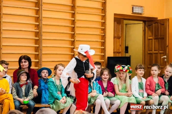 Zdjęcie w galerii na portalu naszraciborz.pl: Wiosenne przedstawienie teatralne w SP 13 wiadomości z regionu