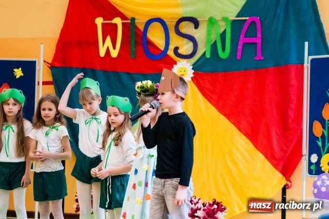 Zdjęcie w galerii na portalu naszraciborz.pl: Wiosenne przedstawienie teatralne w SP 13 wiadomości z regionu