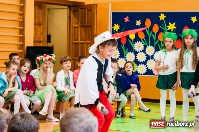 Zdjęcie w galerii na portalu naszraciborz.pl: Wiosenne przedstawienie teatralne w SP 13 wiadomości z regionu