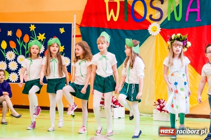 Zdjęcie w galerii na portalu naszraciborz.pl: Wiosenne przedstawienie teatralne w SP 13 wiadomości z regionu