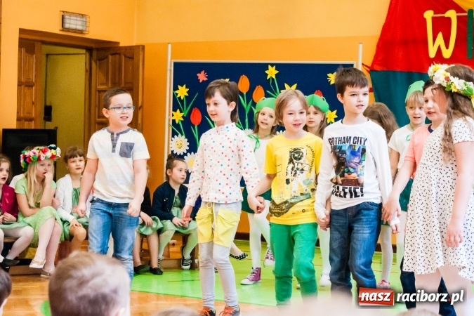 Zdjęcie w galerii na portalu naszraciborz.pl: Wiosenne przedstawienie teatralne w SP 13 wiadomości z regionu