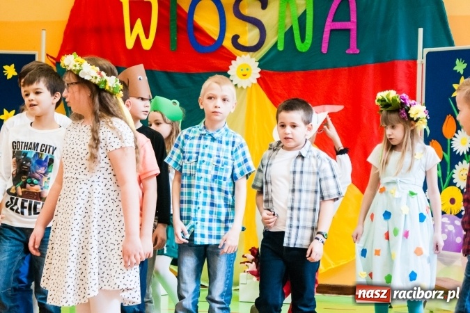 Zdjęcie w galerii na portalu naszraciborz.pl: Wiosenne przedstawienie teatralne w SP 13 wiadomości z regionu