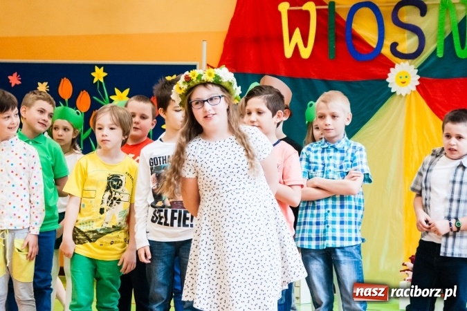 Zdjęcie w galerii na portalu naszraciborz.pl: Wiosenne przedstawienie teatralne w SP 13 wiadomości z regionu