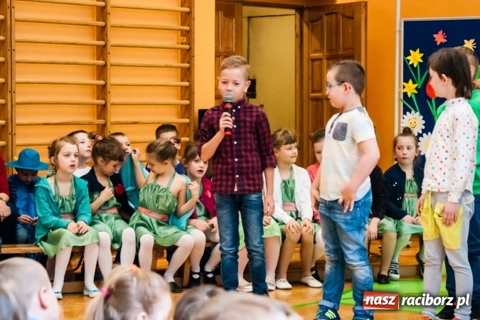 Zdjęcie w galerii na portalu naszraciborz.pl: Wiosenne przedstawienie teatralne w SP 13 wiadomości z regionu