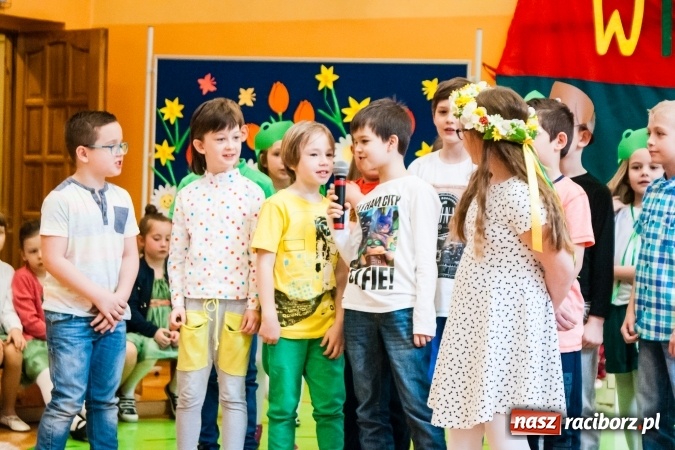 Zdjęcie w galerii na portalu naszraciborz.pl: Wiosenne przedstawienie teatralne w SP 13 wiadomości z regionu