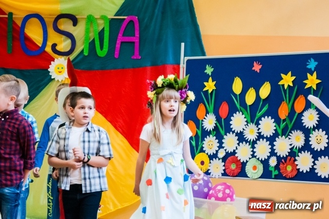 Zdjęcie w galerii na portalu naszraciborz.pl: Wiosenne przedstawienie teatralne w SP 13 wiadomości z regionu