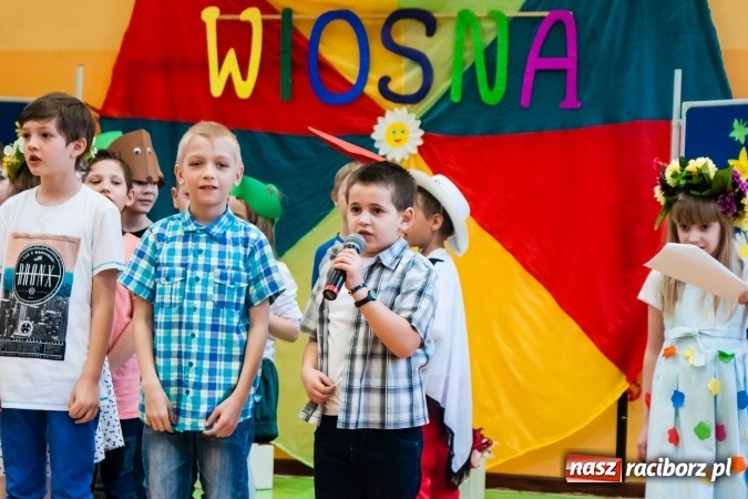 Zdjęcie w galerii na portalu naszraciborz.pl: Wiosenne przedstawienie teatralne w SP 13 wiadomości z regionu