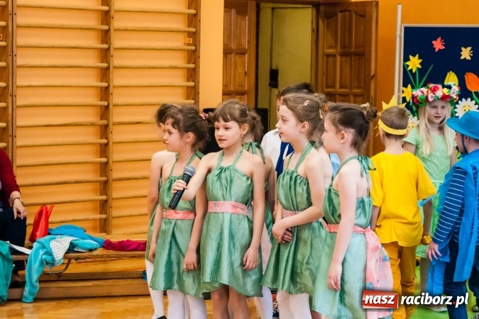 Zdjęcie w galerii na portalu naszraciborz.pl: Wiosenne przedstawienie teatralne w SP 13 wiadomości z regionu
