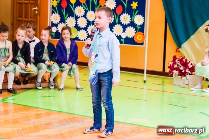 Zdjęcie w galerii na portalu naszraciborz.pl: Wiosenne przedstawienie teatralne w SP 13 wiadomości z regionu