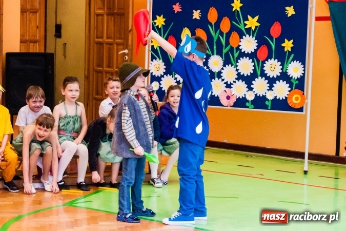 Zdjęcie w galerii na portalu naszraciborz.pl: Wiosenne przedstawienie teatralne w SP 13 wiadomości z regionu