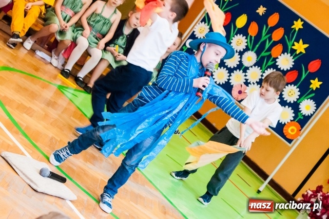Zdjęcie w galerii na portalu naszraciborz.pl: Wiosenne przedstawienie teatralne w SP 13 wiadomości z regionu