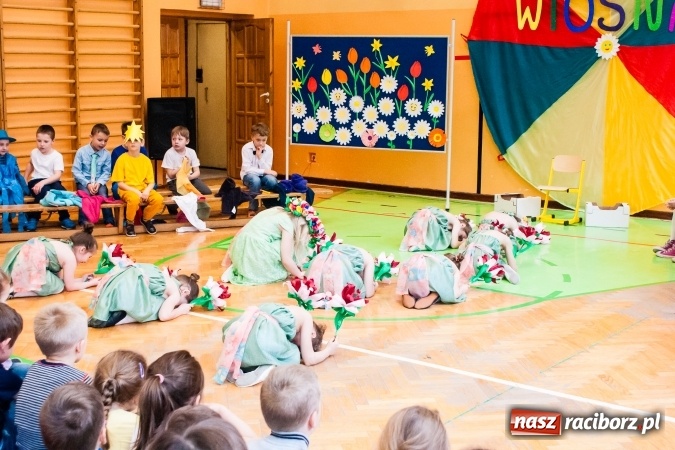 Zdjęcie w galerii na portalu naszraciborz.pl: Wiosenne przedstawienie teatralne w SP 13 wiadomości z regionu