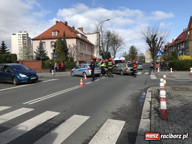 Zdjęcie w galerii na portalu naszraciborz.pl: Zderzenie volkswagenów na skrzyżowaniu Ogrodowa-Karola Miarki-Słowackiego wiadomości z regionu