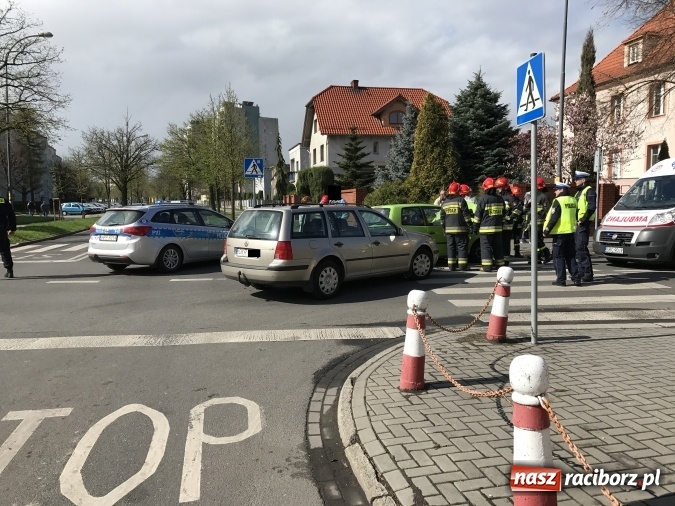 Zdjęcie w galerii na portalu naszraciborz.pl: Zderzenie volkswagenów na skrzyżowaniu Ogrodowa-Karola Miarki-Słowackiego wiadomości z regionu