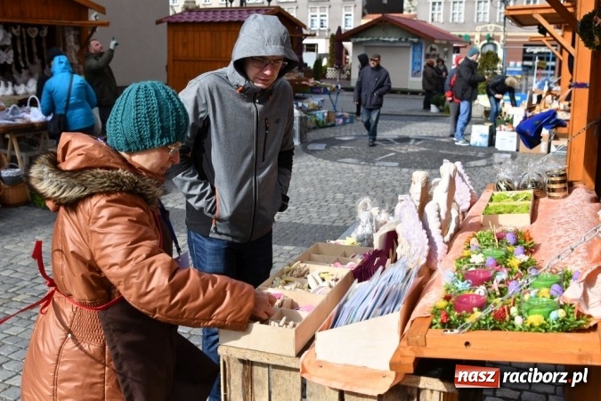 Zdjęcie w galerii na portalu naszraciborz.pl: Kolorowo, pachnąco i pysznie - ruszył Jarmark Wielkanocny  wiadomości z regionu
