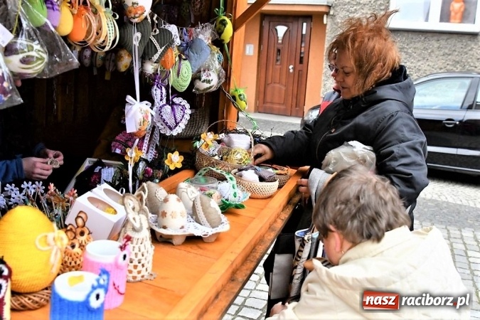 Zdjęcie w galerii na portalu naszraciborz.pl: Kolorowo, pachnąco i pysznie - ruszył Jarmark Wielkanocny  wiadomości z regionu