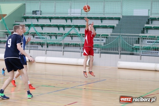 Zdjęcie w galerii na portalu naszraciborz.pl: Koszykówka: G1 z Raciborza awansowało do półfinału wojewódzkiego wiadomości z regionu