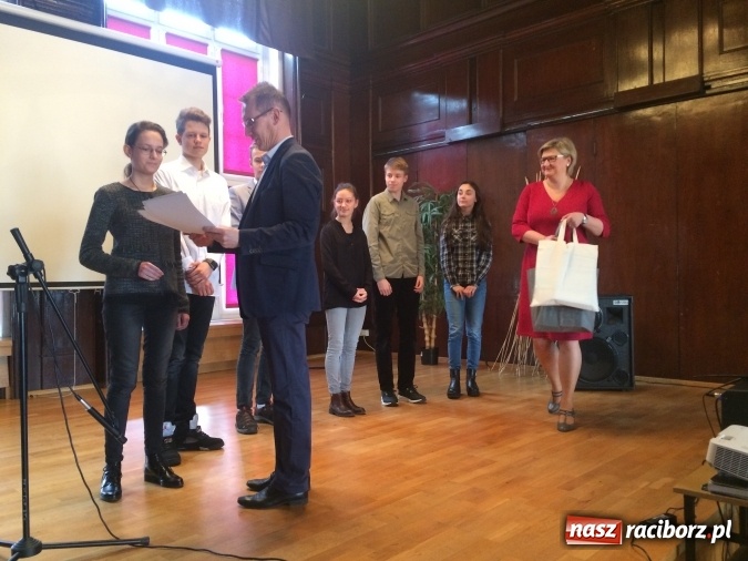 Zdjęcie w galerii na portalu naszraciborz.pl: X Powiatowy Konkurs Języka Angielskiego dla Gimnazjum za nami wiadomości z regionu