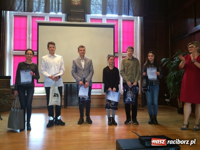 Zdjęcie w galerii na portalu naszraciborz.pl: X Powiatowy Konkurs Języka Angielskiego dla Gimnazjum za nami wiadomości z regionu