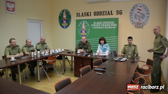 Zdjęcie w galerii na portalu naszraciborz.pl: Wizyta oficera łącznikowego policji Republiki Federalnej Niemiec u śląskich pogranicznik&oacute;w w Raciborzu wiadomości z regionu