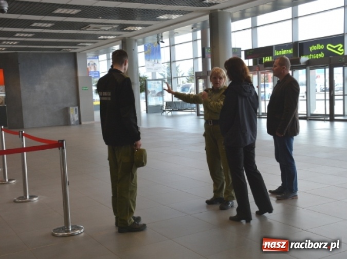 Zdjęcie w galerii na portalu naszraciborz.pl: Wizyta oficera łącznikowego policji Republiki Federalnej Niemiec u śląskich pogranicznik&oacute;w w Raciborzu wiadomości z regionu
