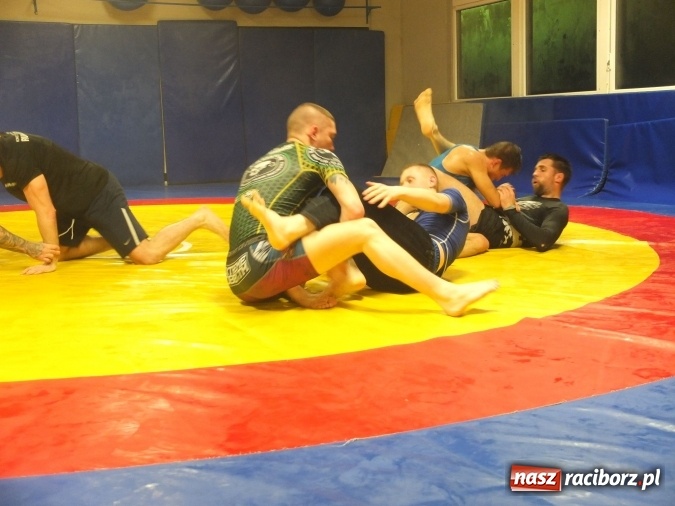 Zdjęcie w galerii na portalu naszraciborz.pl: Trwają przygotowania do Gali MMA wiadomości z regionu
