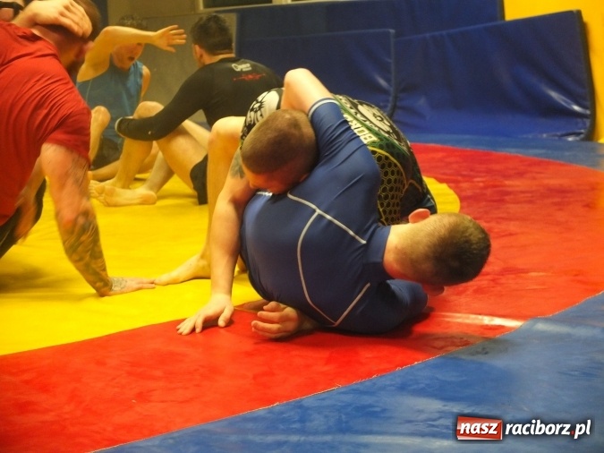 Zdjęcie w galerii na portalu naszraciborz.pl: Trwają przygotowania do Gali MMA wiadomości z regionu