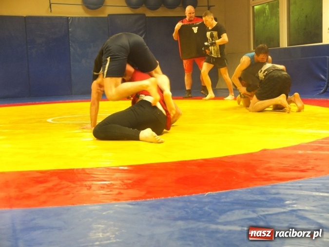 Zdjęcie w galerii na portalu naszraciborz.pl: Trwają przygotowania do Gali MMA wiadomości z regionu
