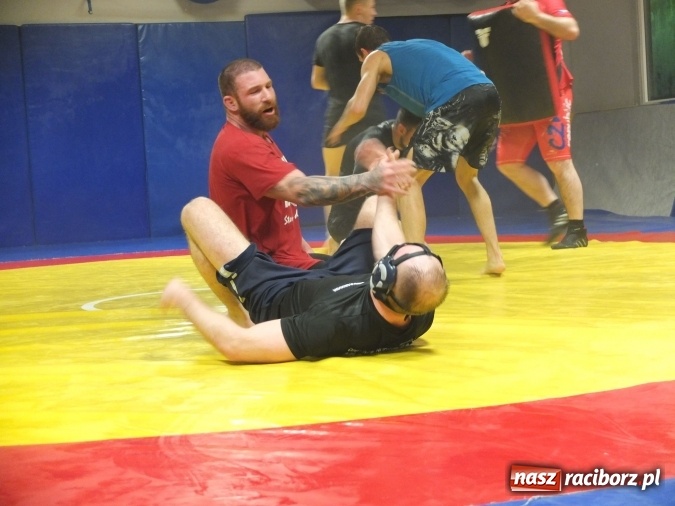 Zdjęcie w galerii na portalu naszraciborz.pl: Trwają przygotowania do Gali MMA wiadomości z regionu