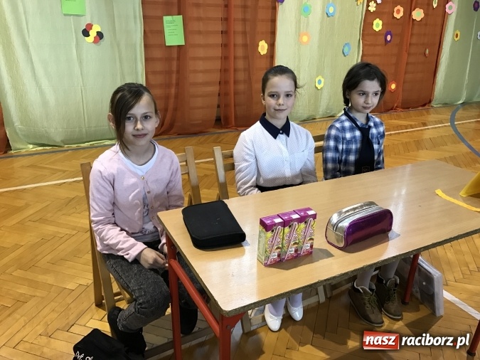 Zdjęcie w galerii na portalu naszraciborz.pl: Sukces uczennic ze Szkoły Podstawowej nr 1 na Wojewódzkim Konkursie Języka Niemieckiego Deutschkenner  wiadomości z regionu