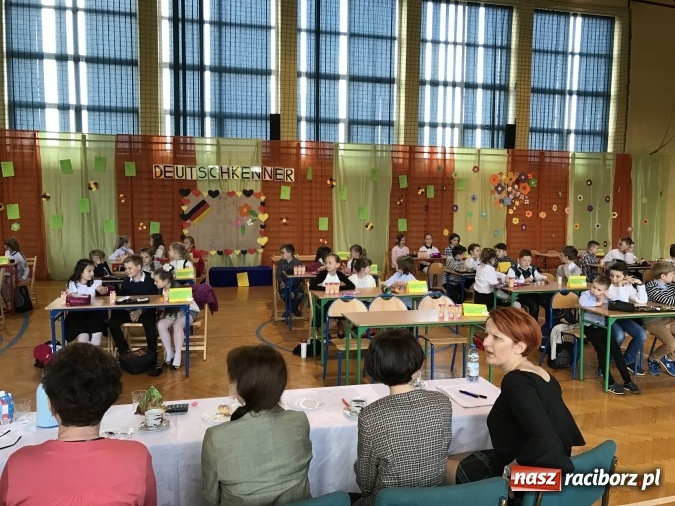 Zdjęcie w galerii na portalu naszraciborz.pl: Sukces uczennic ze Szkoły Podstawowej nr 1 na Wojewódzkim Konkursie Języka Niemieckiego Deutschkenner  wiadomości z regionu