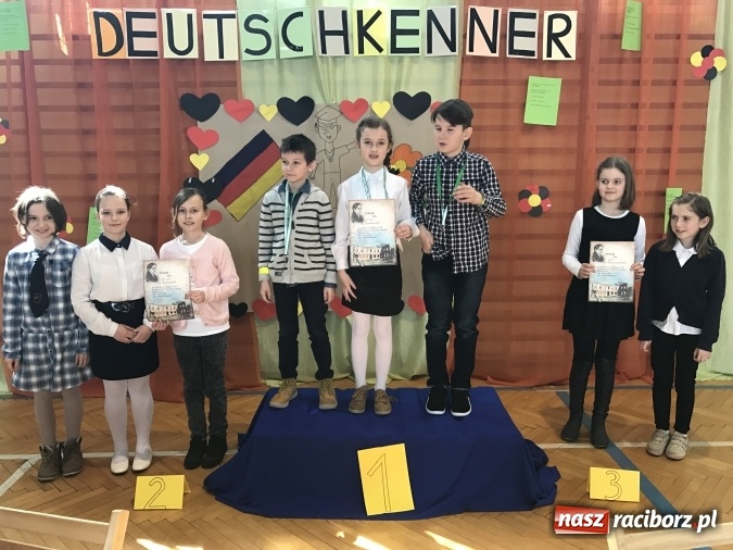 Zdjęcie w galerii na portalu naszraciborz.pl: Sukces uczennic ze Szkoły Podstawowej nr 1 na Wojewódzkim Konkursie Języka Niemieckiego Deutschkenner  wiadomości z regionu
