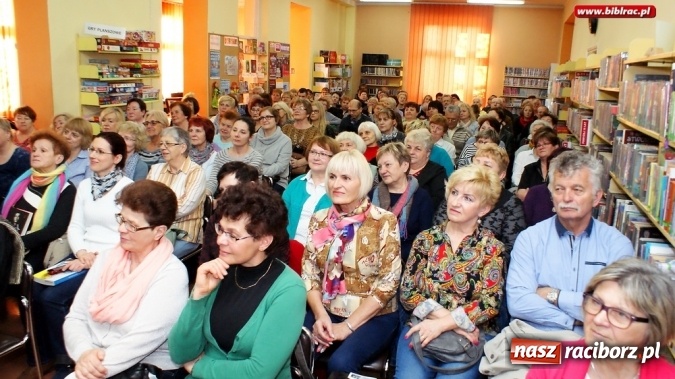 Zdjęcie w galerii na portalu naszraciborz.pl: Moje szczęśliwe wyspy - spotkanie z Magdaleną Zawadzką w raciborskiej bibliotece wiadomości z regionu