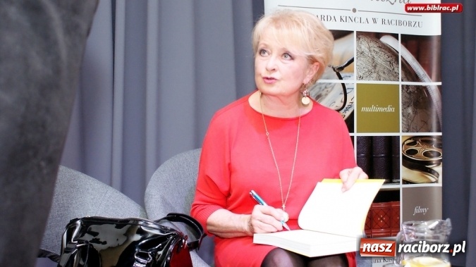 Zdjęcie w galerii na portalu naszraciborz.pl: Moje szczęśliwe wyspy - spotkanie z Magdaleną Zawadzką w raciborskiej bibliotece wiadomości z regionu