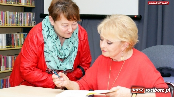 Zdjęcie w galerii na portalu naszraciborz.pl: Moje szczęśliwe wyspy - spotkanie z Magdaleną Zawadzką w raciborskiej bibliotece wiadomości z regionu