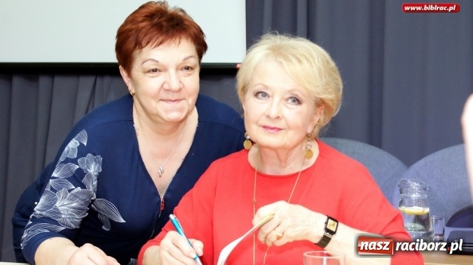 Zdjęcie w galerii na portalu naszraciborz.pl: Moje szczęśliwe wyspy - spotkanie z Magdaleną Zawadzką w raciborskiej bibliotece wiadomości z regionu