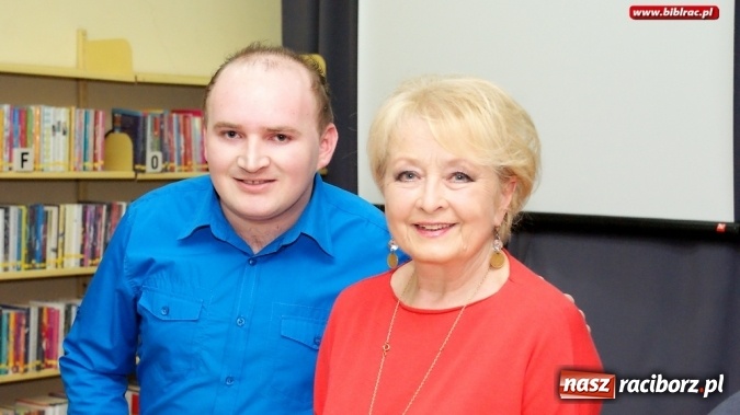Zdjęcie w galerii na portalu naszraciborz.pl: Moje szczęśliwe wyspy - spotkanie z Magdaleną Zawadzką w raciborskiej bibliotece wiadomości z regionu