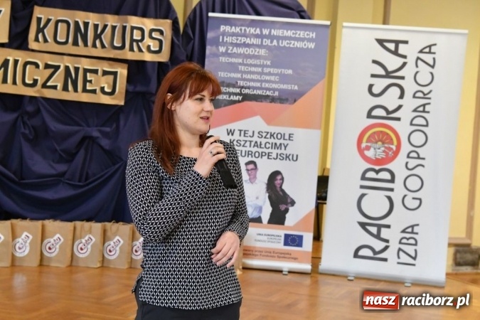 Zdjęcie w galerii na portalu naszraciborz.pl: Gimnazjaliści z Kuźni Raciborskiej zwycięzcami VII Powiatowego Konkursu Wiedzy Ekonomicznej wiadomości z regionu