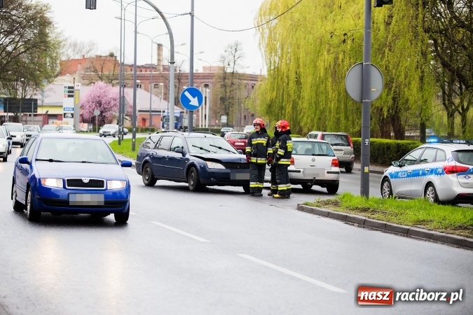 Zdjęcie w galerii na portalu naszraciborz.pl: Kolizja samochodów na Reymonta w Raciborzu wiadomości z regionu