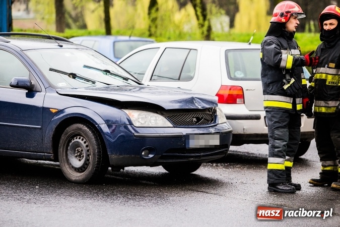 Zdjęcie w galerii na portalu naszraciborz.pl: Kolizja samochodów na Reymonta w Raciborzu wiadomości z regionu