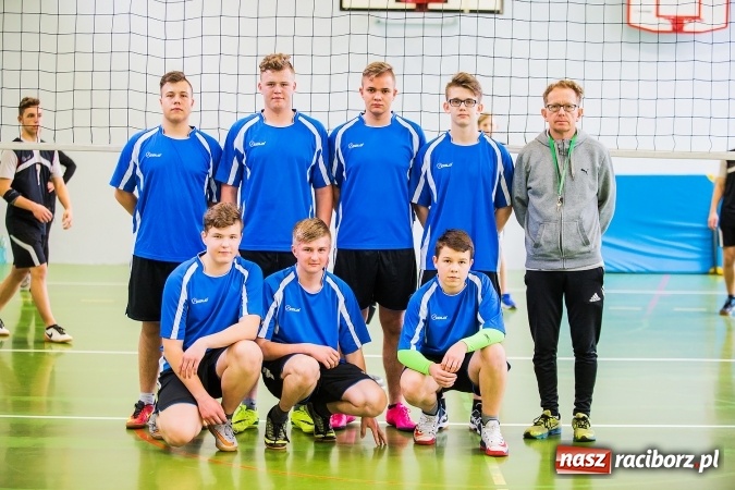 Zdjęcie w galerii na portalu naszraciborz.pl: Gimnazjum nr 3 ma najlepszych siatkarzy wiadomości z regionu