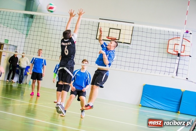 Zdjęcie w galerii na portalu naszraciborz.pl: Gimnazjum nr 3 ma najlepszych siatkarzy wiadomości z regionu