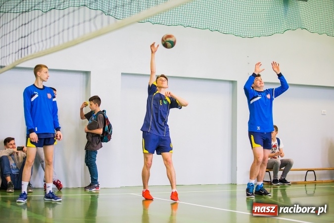 Zdjęcie w galerii na portalu naszraciborz.pl: Gimnazjum nr 3 ma najlepszych siatkarzy wiadomości z regionu