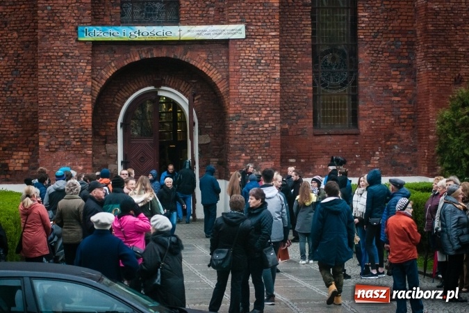 Zdjęcie w galerii na portalu naszraciborz.pl: Droga krzyżowa ulicami Raciborza wiadomości z regionu