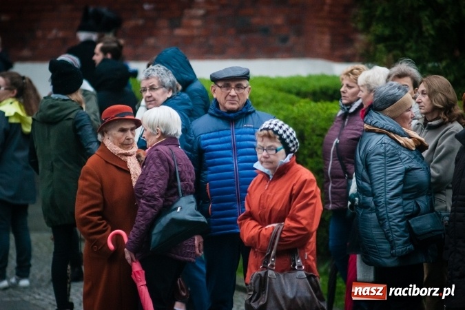 Zdjęcie w galerii na portalu naszraciborz.pl: Droga krzyżowa ulicami Raciborza wiadomości z regionu