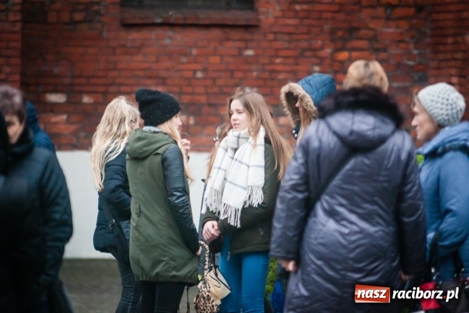 Zdjęcie w galerii na portalu naszraciborz.pl: Droga krzyżowa ulicami Raciborza wiadomości z regionu