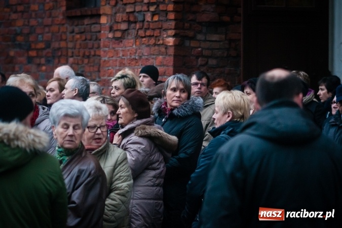 Zdjęcie w galerii na portalu naszraciborz.pl: Droga krzyżowa ulicami Raciborza wiadomości z regionu