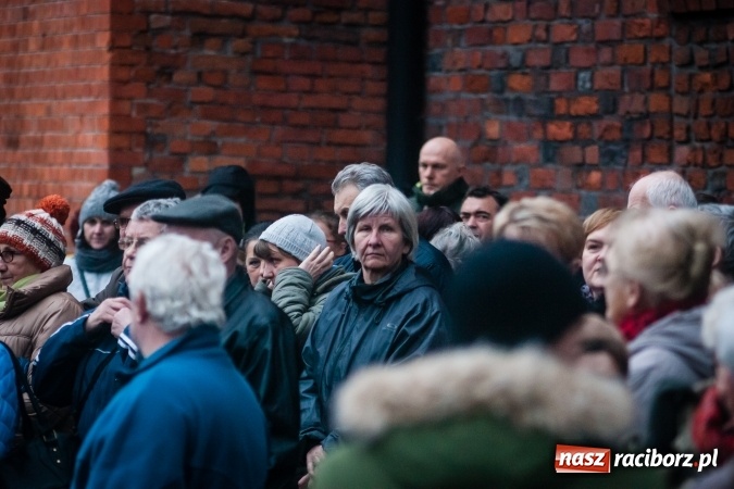 Zdjęcie w galerii na portalu naszraciborz.pl: Droga krzyżowa ulicami Raciborza wiadomości z regionu