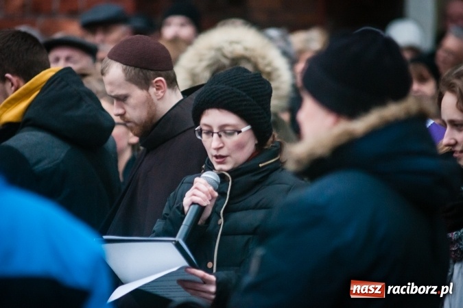 Zdjęcie w galerii na portalu naszraciborz.pl: Droga krzyżowa ulicami Raciborza wiadomości z regionu
