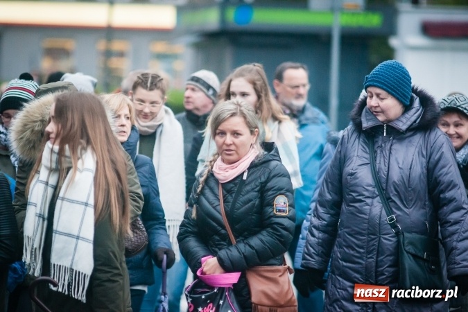Zdjęcie w galerii na portalu naszraciborz.pl: Droga krzyżowa ulicami Raciborza wiadomości z regionu